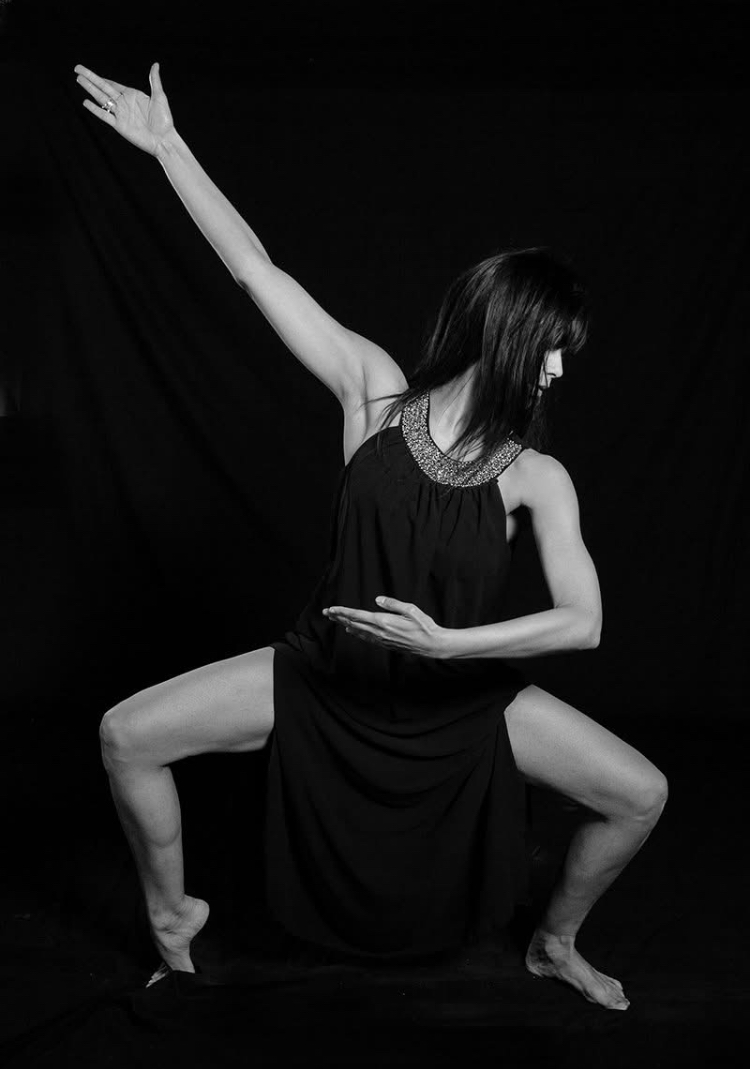 Mishell, professeur de danse à Paris, en pose chorégraphique modern jazz (photo Franck Nemni)